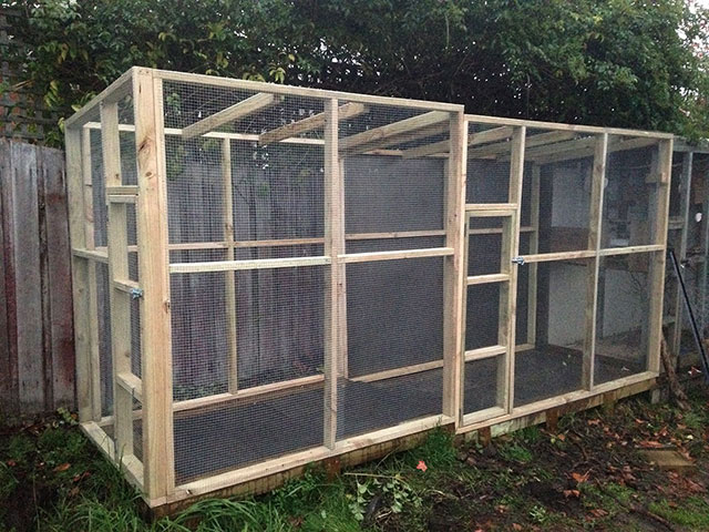 Pet enclosures, pens and aviaries